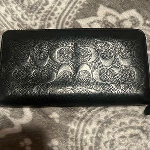 Black couch wallet in very good condition